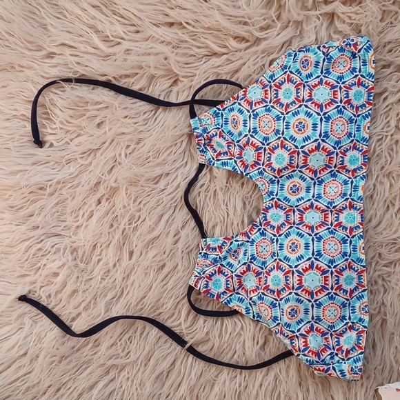 Bikini - Picture 2 of 16